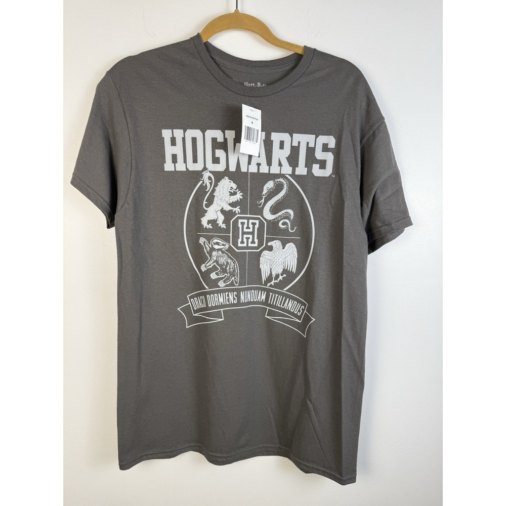 Harry Potter Hogwarts Graphic Tshirt Official Wizarding World Size Medium